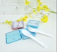 簡單可重複使用的折疊叉子和湯匙套裝裝在塑膠光澤透明儲物盒中  bmsmckp Simple Reuseable Folding Fork and Spoon Set in Plastic Glossy