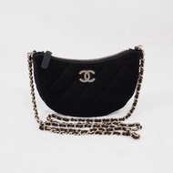 CHANEL 半月天鵝絨黑金單肩包