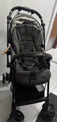 Combi 嬰兒手推車