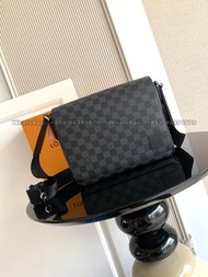 💟Louis Vuitton District PM棋盤格郵差包 男士禮物 #全實拍 100%new N42710 LV斜挎包 單肩包 斜咩袋 聖誕禮物 新年禮物 生日禮物 Crossbody bag