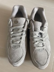 New Balance 2002R 灰色