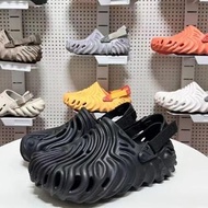 Salehe Bembury X
Crocs Pollex Clog 戶外涼鞋 需要預訂大約7個工作天（急單不接）