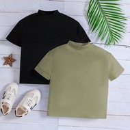 ชุด 2 ชิ้น เสื้อยืดแขนสั้นถักพื้นฐานสำหรับเด็กผู้ชายแบบเบสิก และเสื้อคอตั้งแฟชั่นสำหรับกีฬา สำหรับเส