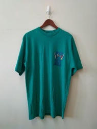 古著《BOSTON TRADERS》香港製 男性 藍綠 素色 美式 純棉 短袖 T恤