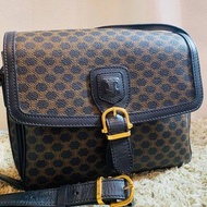 💥預購中古包-Rank SA 💥  ❤️‍🔥CELINE black macadam郵差豆腐袋