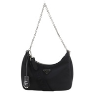 กระเป๋าสะพายไหล่ Prada รุ่น Re-edition 2005 Re-nylon รหัส 1BH204 ทำจากไนลอนผสมหนัง Saffiano สีดำ ผลิ