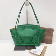 店鋪現貨：BV Arco33 鸚鵡綠方塊編織包