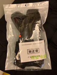 駝背矯正器