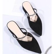 Cheap oversized shoes, 3cm high, with heart-shaped toe and horizontal diamond strap to keep feet fir