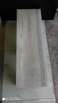 Granit Tangga 30x90 Wood Ivory