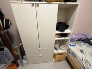白色儲物櫃