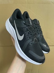 Nike Quest 4 black and white黑白