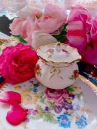 英國骨瓷皇家阿爾巴特Royal Albert 老鎮玫瑰珠寶盒儲物盒糖碗
