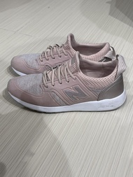 New Balance 420 粉色運動鞋