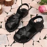 1 คู่ รองเท้าแตะส้นแบนสีดำขนาดใหญ่สำหรับเด็กหญิงเล็ก ๆ แบบปิดหน้าเท้า, สีพื้นPUแบบพาดหลัง เย็บตรึง อ