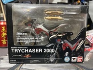現貨 開封 Bandai s.h.figuarts (SHF) 《幪面超人古加》（Kamen Rider Kuuga） 專屬坐駕 Trychaser 2000（三角追跡者 2000）