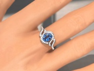 9K 白金戒指配真正的藍色藍寶石