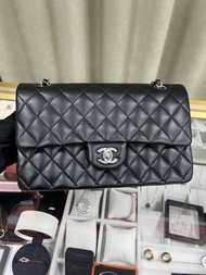 Chanel classic flap medium  羊皮黑銀