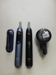 Braun百靈牌 oral b 9 系磁動牙擦，底部有英b made in Germany 德國製造和機身編號，一套（一支牙刷+牙刷頭+充電器），黑色和藍色，淨機500 ，任何時間（港鐵沿線）交收*可
