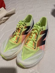 New Balance FuelCell RC Elite v4 跑鞋
