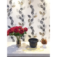 Black Round Flower Pot with Classic Plastic Pattern, Diameter 19 cm