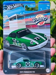 Hobby Store xe mô hình Hot Wheels Basic 1971 Porsche 911 - Vintage Racing Club (Full Card )
