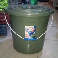 6 gallon water bucket + lid /20 liters