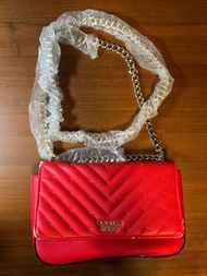 Victoria’s Secret 維多利亞的秘密-紅色金鏈皺摺斜背包