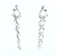 品相極佳的 TIFFANY & Co. Tiffany AG925 銀鍛造水滴形耳環，重 20.28 克。