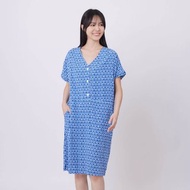Chloe半開襟V領腰剪接口袋洋裝/藍漣漪