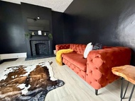 Prime Location - Over 4,500 Reviews - Parking