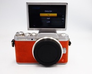 ตัวกล้อง Panasonic Lumix GF8 เป็นกล้อง M 4/3 จอพลิกได้ 180 องศา เหมาะกับถ่าย Selfie มีฟังชั่น Softsk