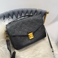 LV POCHETTE METIS 黑壓紋郵差包