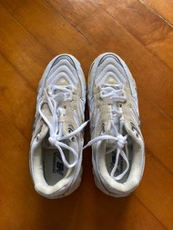 New Balance 725 Sneakers