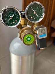 Co2  2kg  鋼瓶，連雙錶電池閥