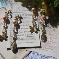 聖牌與蝴蝶不對稱耳飾