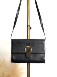 【日本直送 名牌中古包】GUCCI 古馳 側背包 黑色 前方釦飾 皮革 vintage 古董 經典 zbczdz