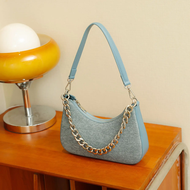 กระเป๋าโซ่ใต้วงแขนของผู้หญิงมีสไตล์ใหม่ปี 2024 กระเป๋าสะพายแฟชั่น Ins กระเป๋าสะพายข้างเดินทางทุกวัน