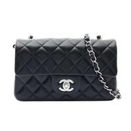 CHANEL 香奈兒 Mini Classic Flap 肩背包 黑色 羊皮 銀釦 A69900