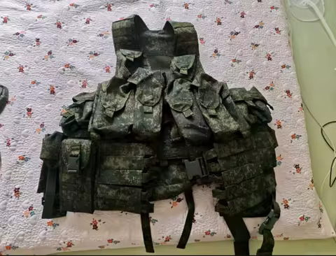 Russian third-generation 6sh117 tactical vest protective equipment, small green man carrying gear