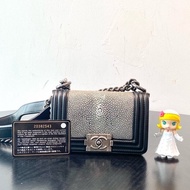 Chanel香奈兒 leboy mini  黑色幻彩魚皮，太稀有了！保卡在。