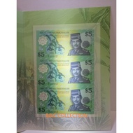 Brunei banknotes 5 dollar uncut sheet of 3 pcs 2003 commemoratives issues in folders. 文莱钞票5元连体钞
