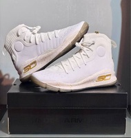 7.5折！全新 正版 UA Curry 4 總冠軍紀念版US11 US10 US9籃球鞋 勇士 NBA 1298306