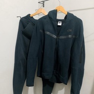 One Set Nike Tech Fleece Zipper Pocket L Black Hoodie & Jogger Second Original Preloved