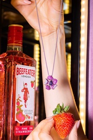 18K 白金紅寶石、藍寶石與鑽石花朵墜飾項鍊