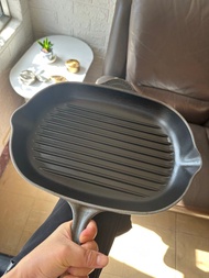 Le Creuset 鐵板坑紋平底煎pan