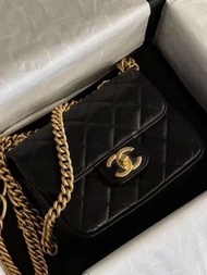 全新 23s Chanel square flap double chain 隱藏款 方胖子 黑金滑身小牛皮