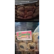 ready kue kering sandy cookies label hijau 250gr nastar sagu keju - logo merah