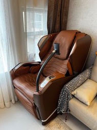 只限三天大特賣 由2026年1月31号～2月3号， 有缘價$8888, 之後變回原價9888。Osim 天王 四手 按摩椅