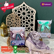 Hampers Jilbab Segiempat Motif Souvenir Oleh Oleh Haji dan Umroh Free Kartu Ucapan